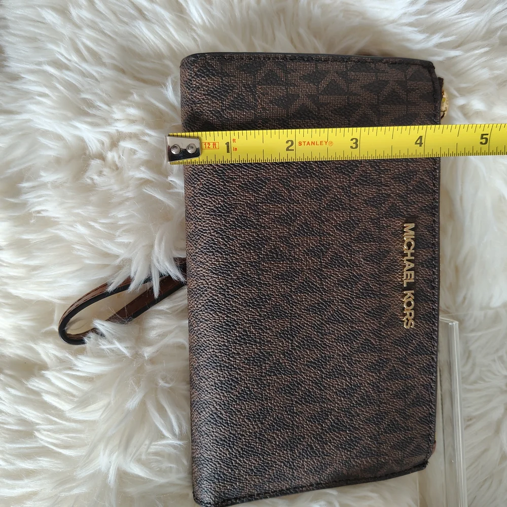 Michael Kors Signature Brown Wristlet NWOT - Picture 14 of 15